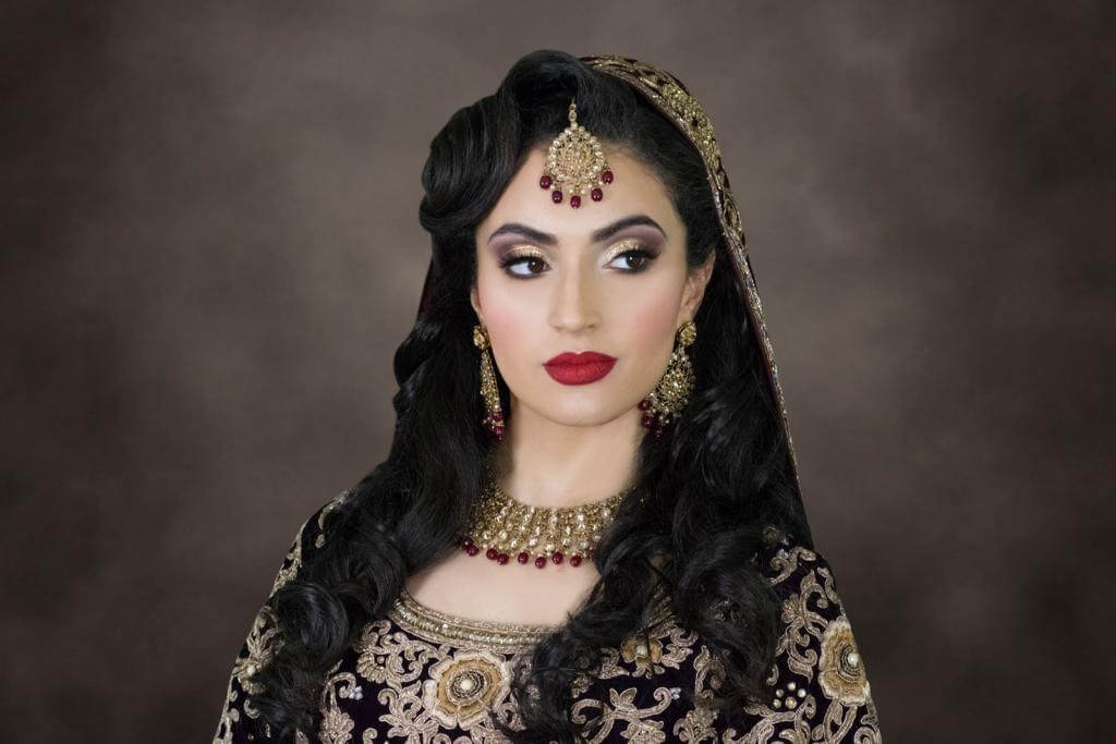 Model facing straight